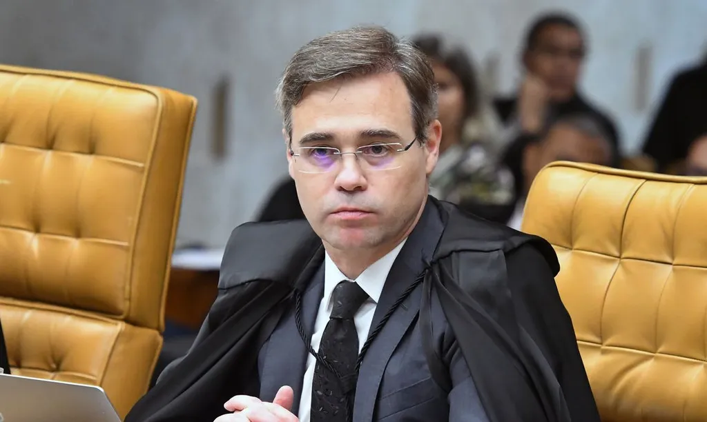 MENDONÇA REITERA QUE LULA E FLÁVIO PODEM ABRIR SIGILOS POR ATO PRÓPRIO
