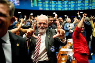 JAQUES WAGNER CELEBRA APROVAÇÃO DO FIM DA ESCALA 6X1 NO SENADO