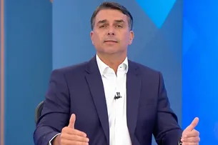 FLÁVIO BOLSONARO ALMOÇA COM CÚPULA DA GLOBO ANTES DO JN