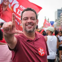 DEPUTADO COMEMORA ATO PRÓ-LULA EM SALVADOR
