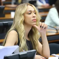 ERIKA HILTON PARTICIPA DE ATO PRÓ-LULA EM SALVADOR NESTA QUARTA