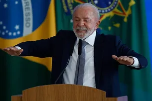 LULA PUBLICA DECRETO QUE VIABILIZA 15 MIL VAGAS NA EDUCAÇÃO FEDERAL