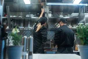 FIM DA ESCALA 6X1 VAI TIRAR 5,9 MILHÕES DE HORAS SEMANAIS DE TRABALHO DE BARES E RESTAURANTES