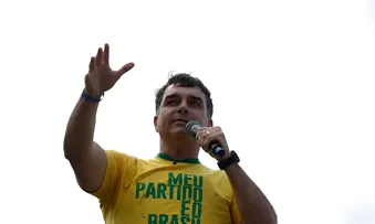 FLÁVIO BOLSONARO CHEGOU AOS EUA, DIZ ALIADO DE TRUMP