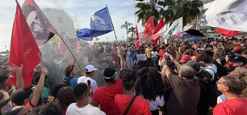 ESTUDANTES PROTESTAM CONTRA BRUNO REIS APÓS CRISE NOS ÔNIBUS EM SALVADOR NAS ELEIÇÕES