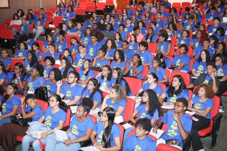 MEGA AULÃO GRATUITO PREPARA ESTUDANTES PARA O ENEM EM SALVADOR