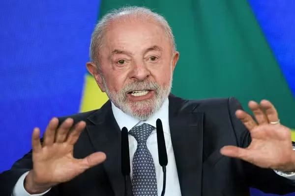 DATAFOLHA: APROVAÇÃO DE LULA CHEGA A 49% E 48% DESAPROVAM