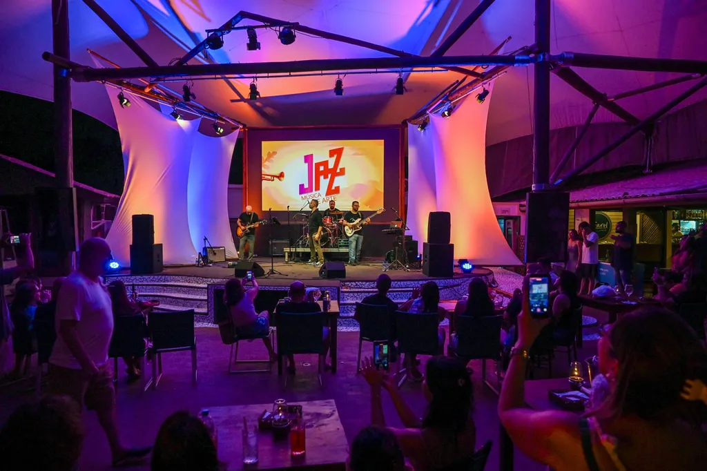 PRAIA DO FORTE RECEBE 5ª EDIÇÃO DO FESTIVAL DE JAZZ COM SHOWS GRATUITOS
