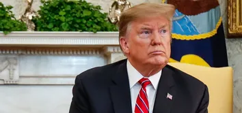 TRUMP DIZ QUE NÃO QUER SE ENVOLVER APÓS CARTA DE FLÁVIO BOLSONARO
