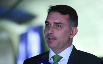 FUGA DE FLÁVIO BOLSONARO PARA OS EUA É ALVO DE INVESTIGAÇÃO DA PF