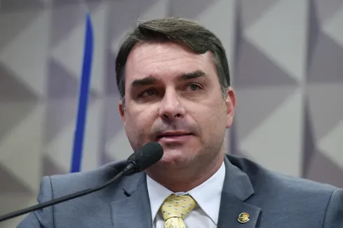 FLÁVIO MUDA CARTA E RECUA DE SE AUTOPROCLAMAR PRESIDENTE