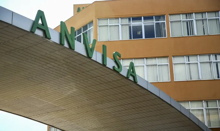 ANVISA SUSPENDE VENDA DE LINGUIÇA DEFUMADA APÓS DETECÇÃO DE BACTÉRIA