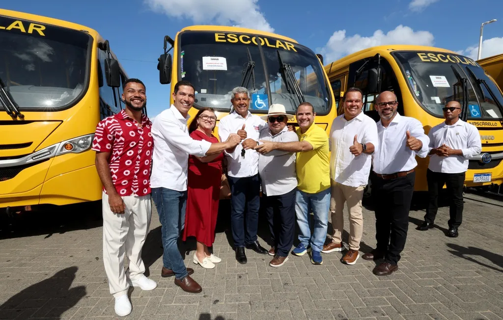 JERÔNIMO RODRIGUES ENTREGA 101 ÔNIBUS ESCOLARES RURAIS