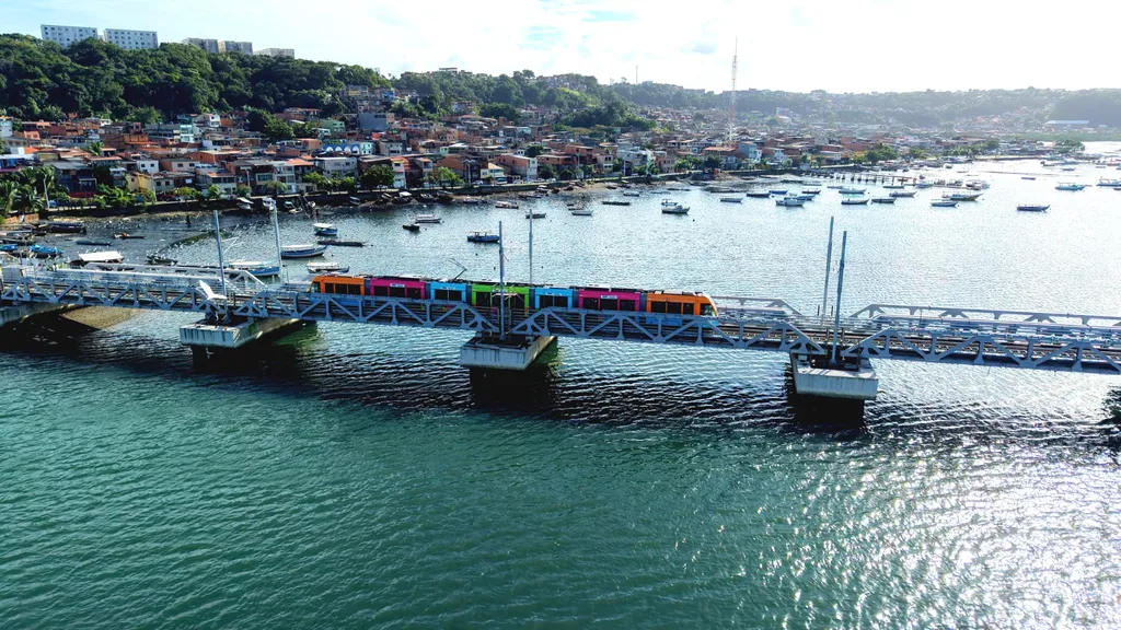VLT JÁ TRANSPORTOU MAIS DE 300 MIL PASSEIROS EM 3 MESES DE OPERAÇÃO