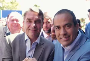 ABAIXO-ASSINADO PEDE REVOGAÇÃO DE HONRARIA PARA FLÁVIO BOLSONARO EM SALVADOR