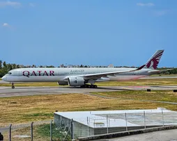 AIRBUS A350-1000 DA QATAR AIRWAYS POUSA EM SALVADOR