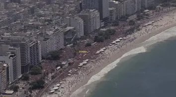 LULA REÚNE MILHARES DE ELEITORES EM COPACABANA E DIZ: QUEM VAI GANHAR ESSAS ELEIÇÕES SÃO AS MULHERES