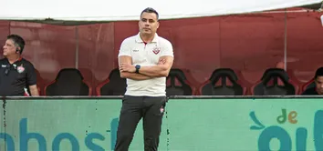 JAIR VENTURA VÊ DOMÍNIO DO VITÓRIA APÓS EMPATE