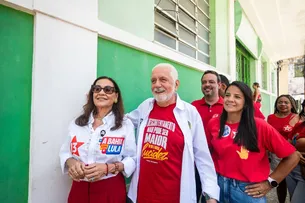 WAGNER VOTA COM FRASE DE IVETE SANGALO NA CAMISA