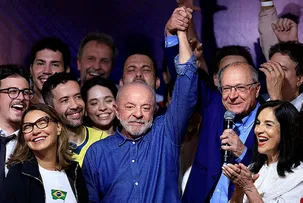 LULA EMPILHA RECORDES HISTÓRICOS APÓS SER REELEITO PARA 4º MANDATO