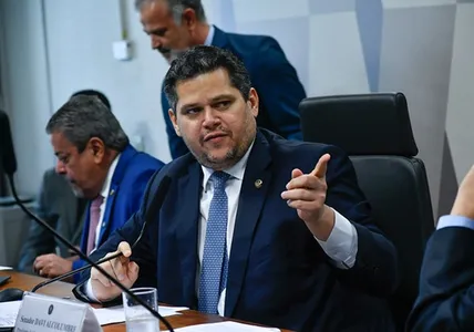 SENADO APROVA FIM DA ESCALA 6 POR 1, EM VITÓRIA DE LULA