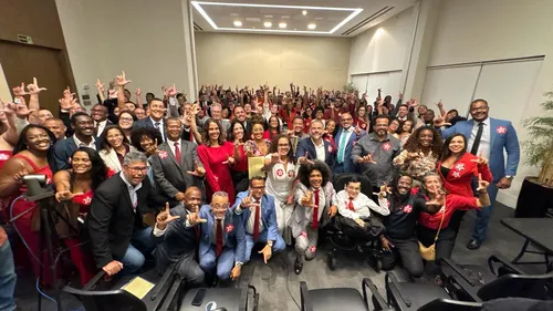 ATO EM SALVADOR REÚNE ADVOGADOS EM APOIO A LULA
