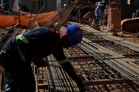 CONSTRUÇÃO CIVIL PREVÊ 288 MIL CONTRATAÇÕES COM FIM DA ESCALA 6×1