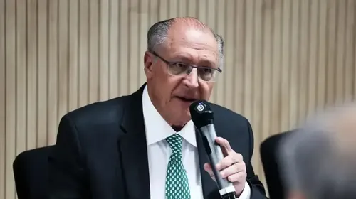 ALCKMIN CRITICA "SUPERSALÁRIOS" E DEFENDE NOVO AJUSTE FISCAL NA BAHIA