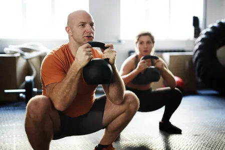 TREINO DE FORÇA APÓS OS 40 ANOS VAI ALÉM DOS BENEFÍCIOS ESTÉTICOS