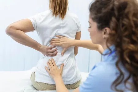 DOR NAS COSTAS PODE ESTAR RELACIONADA AO CÂNCER DE MAMA