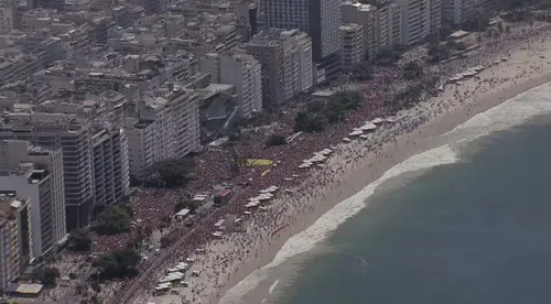 LULA REÚNE MILHARES DE ELEITORES EM COPACABANA E DIZ: QUEM VAI GANHAR ESSAS ELEIÇÕES SÃO AS MULHERES