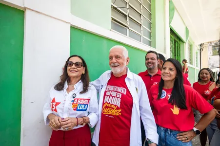 WAGNER VOTA COM FRASE DE IVETE SANGALO NA CAMISA
