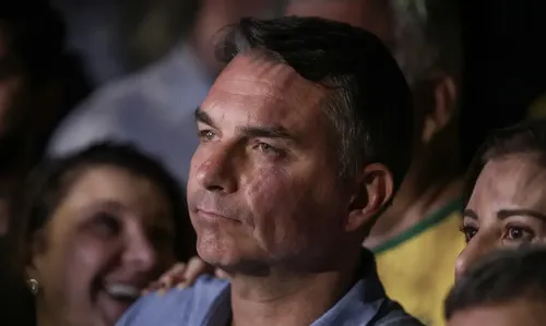 FLÁVIO BOLSONARO FICARÁ SEM CARGO PÚBLICO PELA PRIMEIRA VEZ EM MAIS DE 20 ANOS
