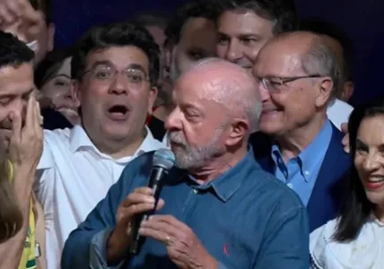 LULA DEFENDE REGULAÇÃO DAS REDES SOCIAIS APÓS VITÓRIA