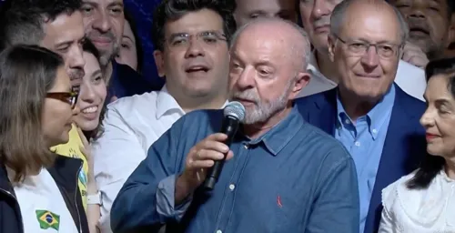 LULA DEFENDE A DEMOCRACIA E DIZ QUE BRASIL NÃO ACEITA SER ‘QUINTAL DE NINGUÉM’