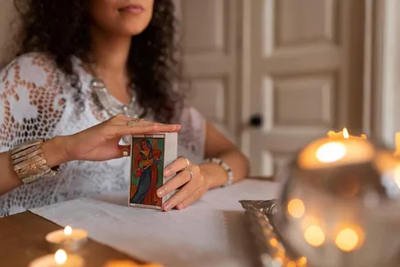 30% DOS ADULTOS RECORREM À ASTROLOGIA, TARÔ OU VIDENTES AO MENOS UMA VEZ POR ANO