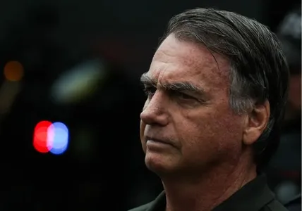 DERROTA DE FLÁVIO PARA LULA DEIXA JAIR BOLSONARO ABALADO, DIZ COLUNISTA