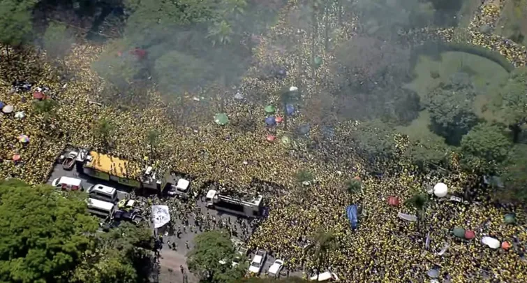 FLÁVIO BOLSONARO REALIZA ATO EM BELO HORIZONTE E VAI AO RIO