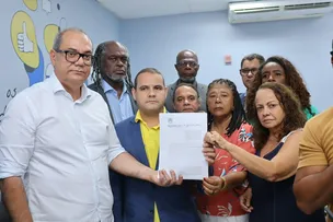 OPOSIÇÃO ENTREGA A MUNIZ PEDIDO DE CEI SOBRE RETENÇÃO DE ÔNIBUS NAS GARAGENS NA ELEIÇÃO