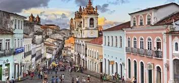ESCOLA OLODUM COMEMORA 43 ANOS COM SHOW E CORTEJO NO PELOURINHO