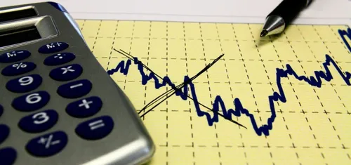 FED MANTÉM TAXA DE JUROS ENQUANTO AGUARDA POR MAIS DADOS SOBRE INFLAÇÃO