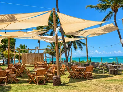 PRAIA DA ESPERA, UMA DAS POUCAS DA BAHIA COM SELO BANDEIRA AZUL, TERÁ BEACH CLUB DE VERÃO DO GRUPO LÔRO EM PARCERIA COM A QPC INCORPORADORA