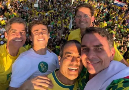 FLÁVIO BOLSONARO TEM QUEDA NA VOTAÇÃO EM SALVADOR APÓS APOIO DE ACM NETO
