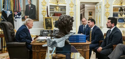 POLÍTICOS DOS EUA QUESTIONAM PAPEL DE TRUMP NA FUGA DE FLÁVIO BOLSONARO