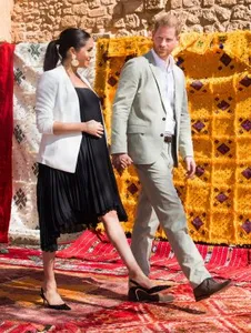 BARRIGÃO DE MEGHAN MARKLE CHAMA ATENÇÃO EM VISITA REAL AO MARROCOS
