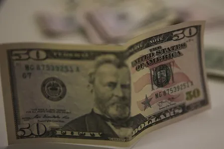 Dolar-Moeda estrangeira
