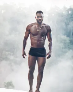 JASON DERULO DIZ QUE TEM UMA "ANACONDA" DENTRO DE SUA SUNGA