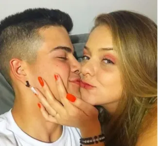 EX-NAMORADA DE MC JOTTAPÊ CHORA COM FIM DE NAMORO E APONTA SUPOSTA TRAIÇÃO