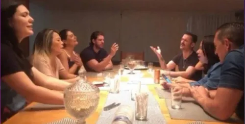 HYPÓLITO E NAMORADO PARTICIPAM DE LOUVOR COM MICHELLE BOLSONARO