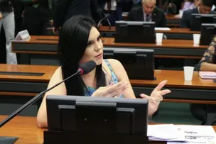 DAYANE PIMENTEL CHEGA PARA SER NOME FORTE NO PODEMOS